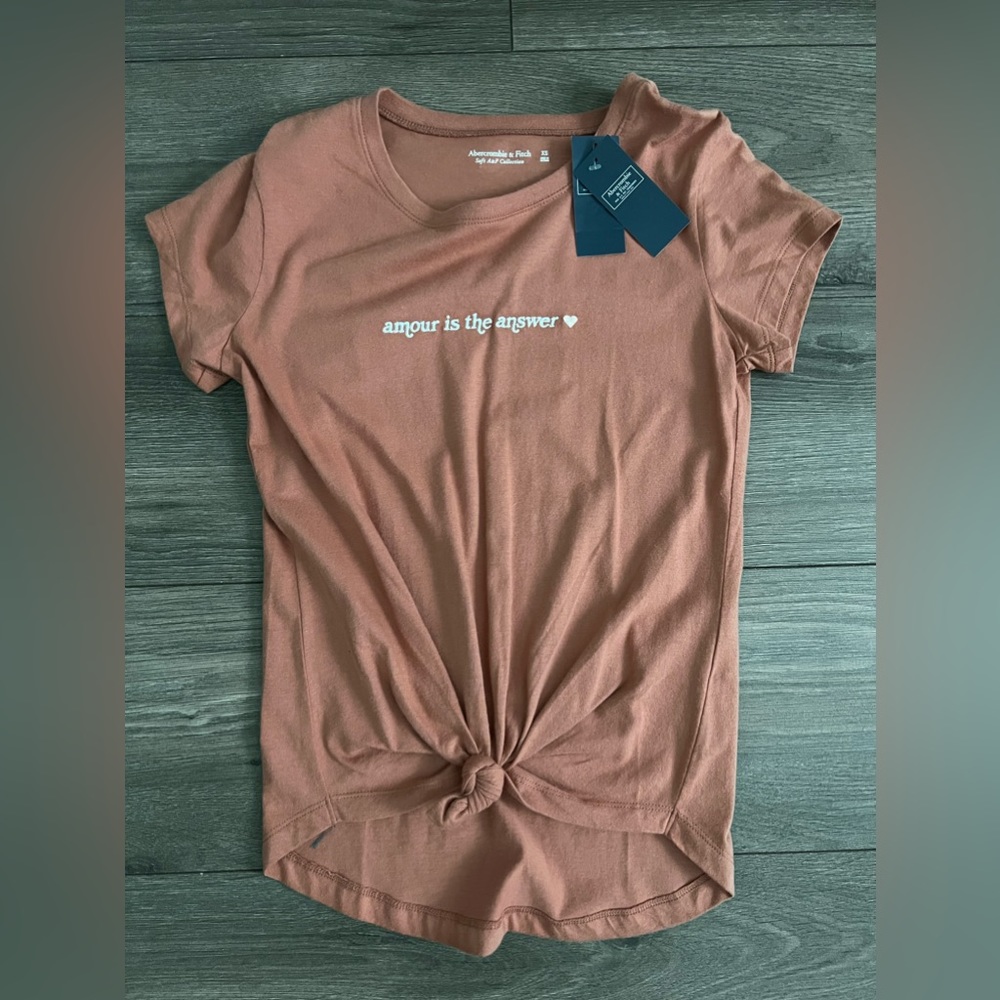 Abercrombie and Fitch tshirt. Brand new with tags!! 😊